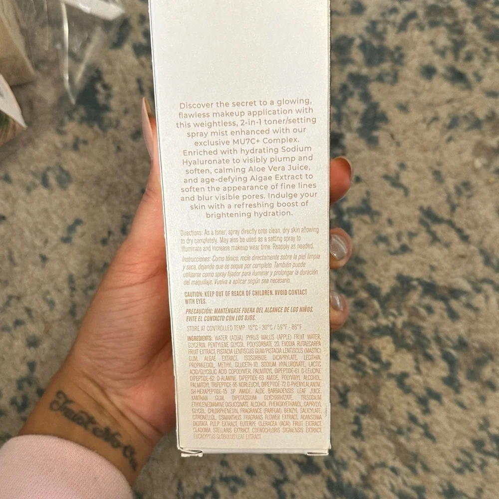 Milky Cleanser - White and Gold